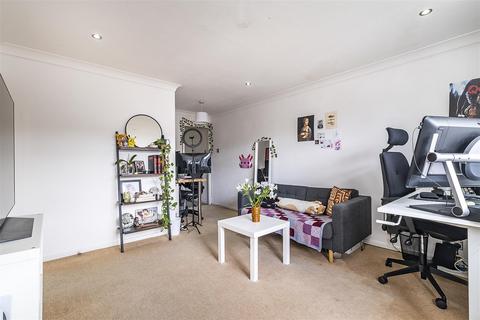 22 Stevens Close, Epsom, KT17 4RG