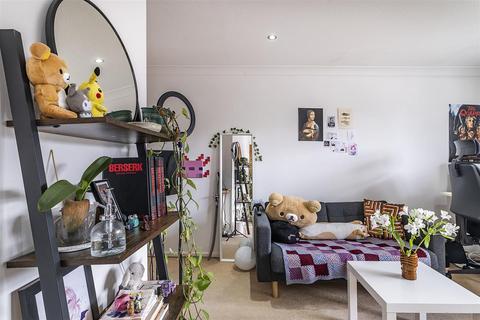 22 Stevens Close, Epsom, KT17 4RG