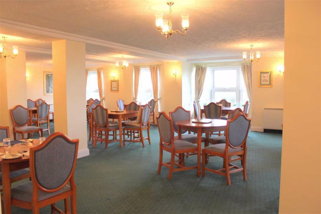 Resident's dining room/restaurant