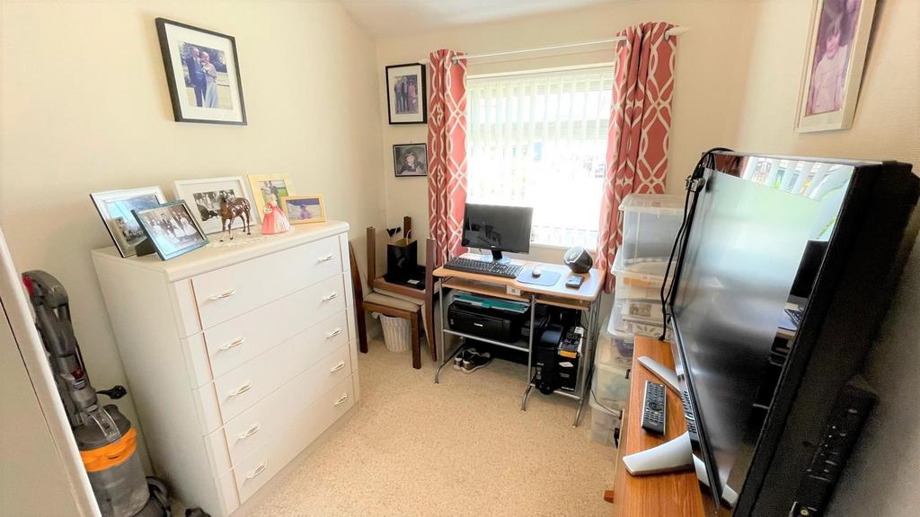 Bedroom 3 (to front)