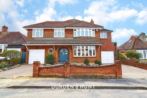 4 bedroom detached house to rent, Fernside, Buckhurst Hill, IG9