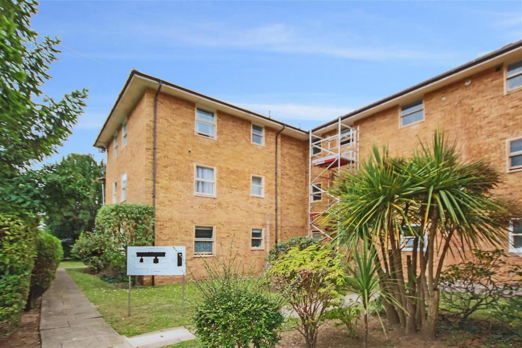 Preston Road, Brighton 2 bed ground floor flat £1,395 pcm (£322 pw)