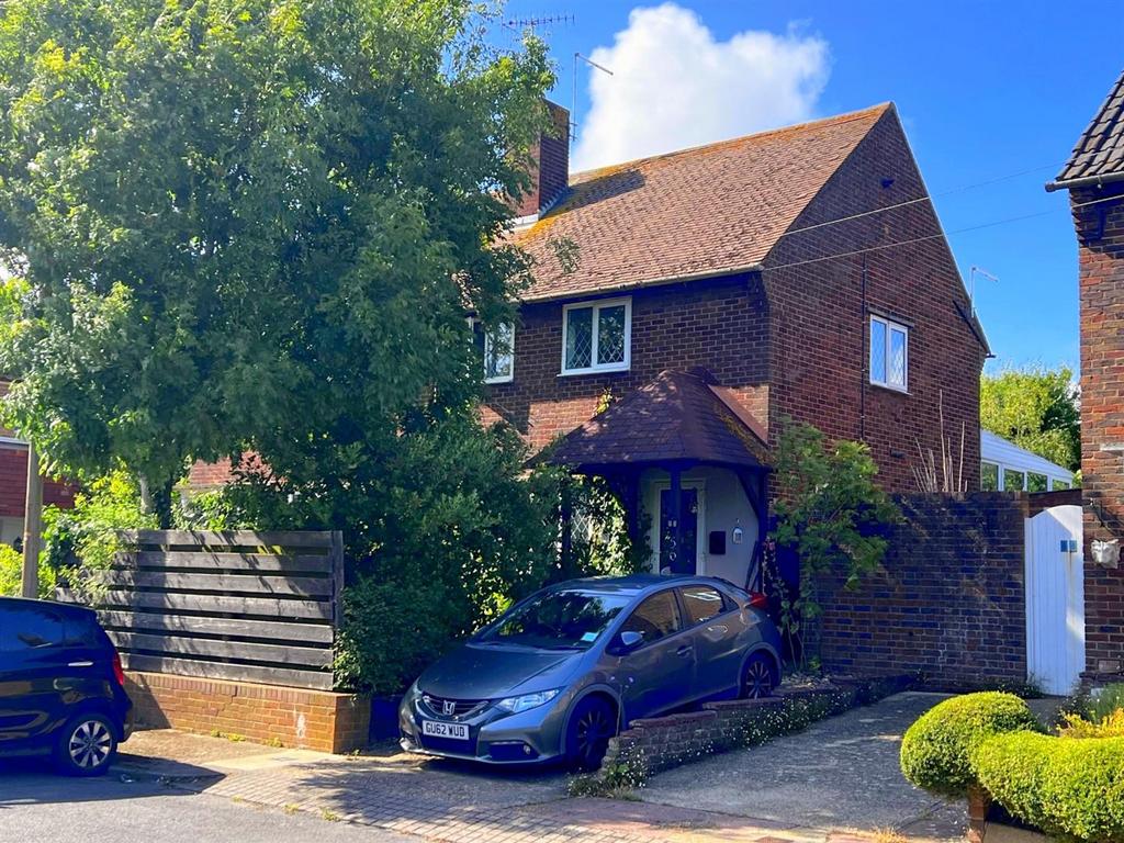 Crawley Crescent, Eastbourne 3 bed semidetached house £275,000