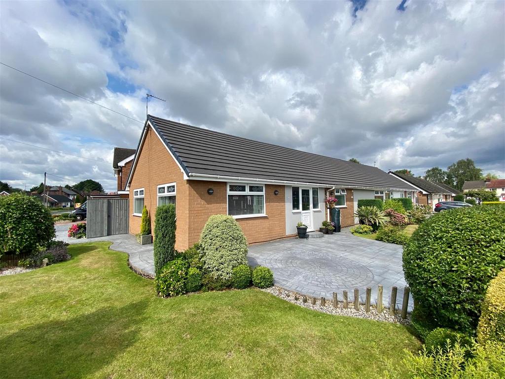 Wellfield Road, Offerton, Stockport 3 bed semidetached bungalow for
