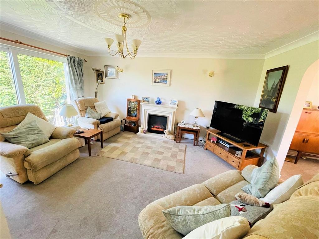 LOUNGE 1.jpg
