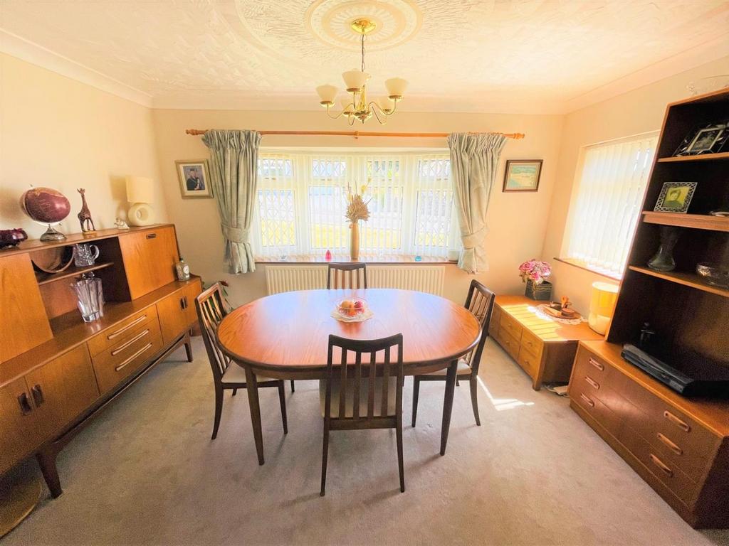 DINING ROOM.jpg