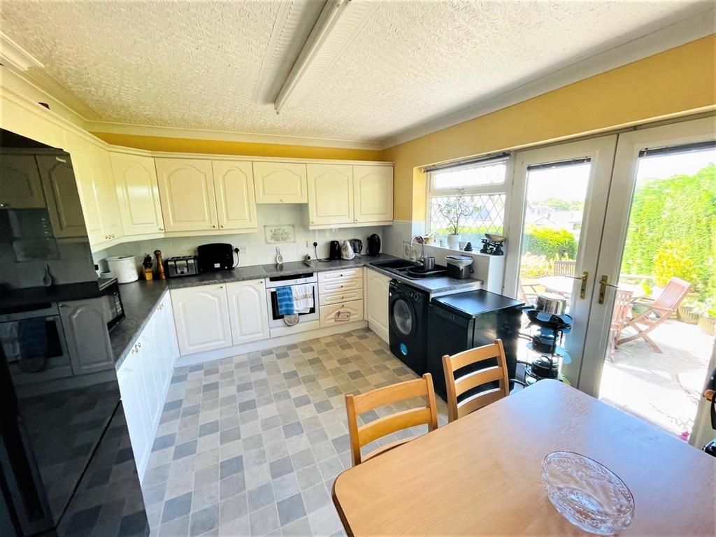KITCHEN 1.jpg