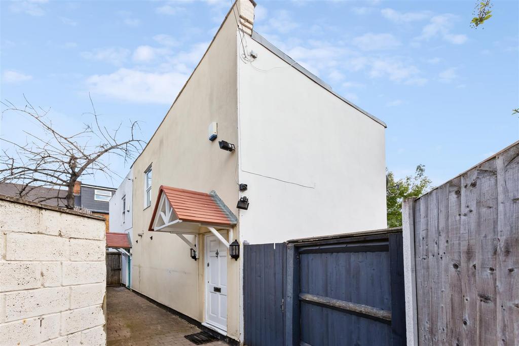 Mulberry Tree Mews, W4 FOR SALE