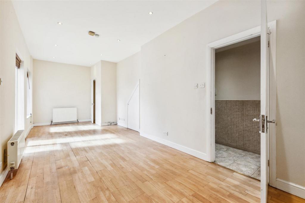 Mulberry Tree Mews, W4 FOR SALE