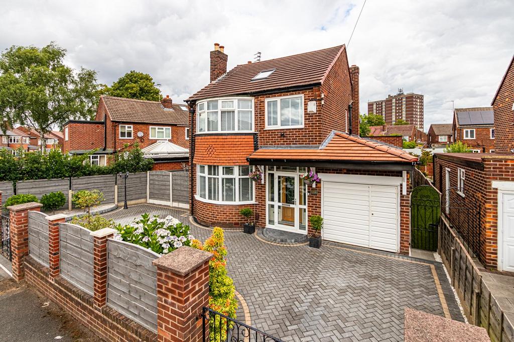 Welbeck Avenue, Davyhulme, Manchester, M41 4 bed detached house for