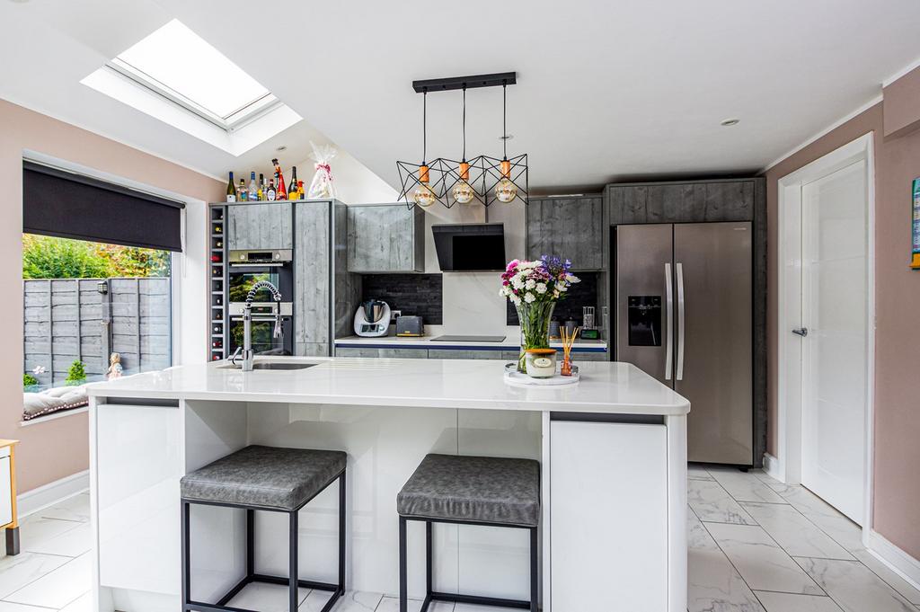 Welbeck Avenue, Davyhulme, Manchester, M41 4 bed detached house for