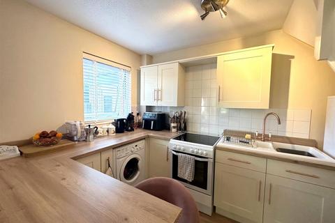 1 bedroom semi-detached house to rent, Ballard Close, Marden