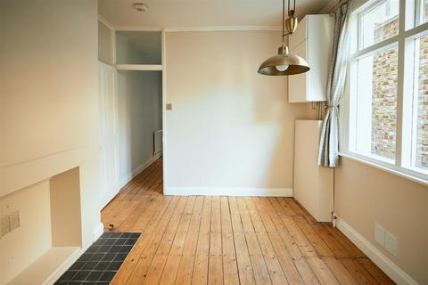 3 Geraldine Road, London, W4 3PA