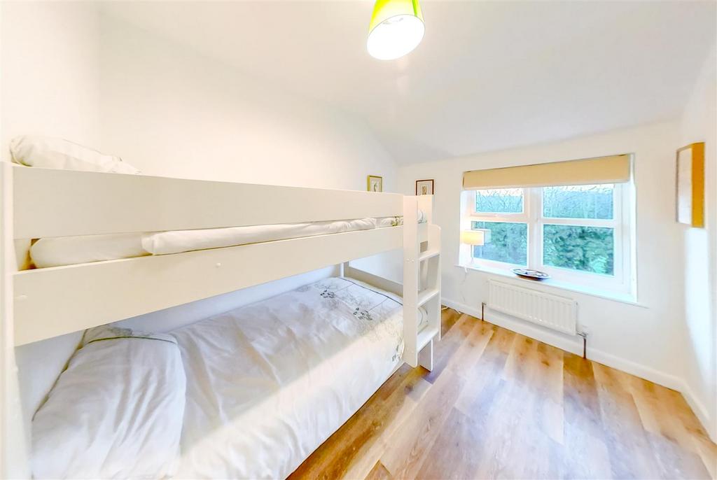Bedroom 4.jpg
