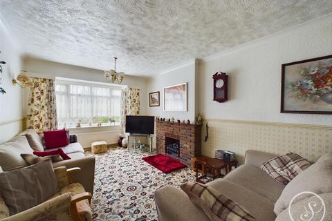2 Birchfields Close, Leeds, LS14 2JE