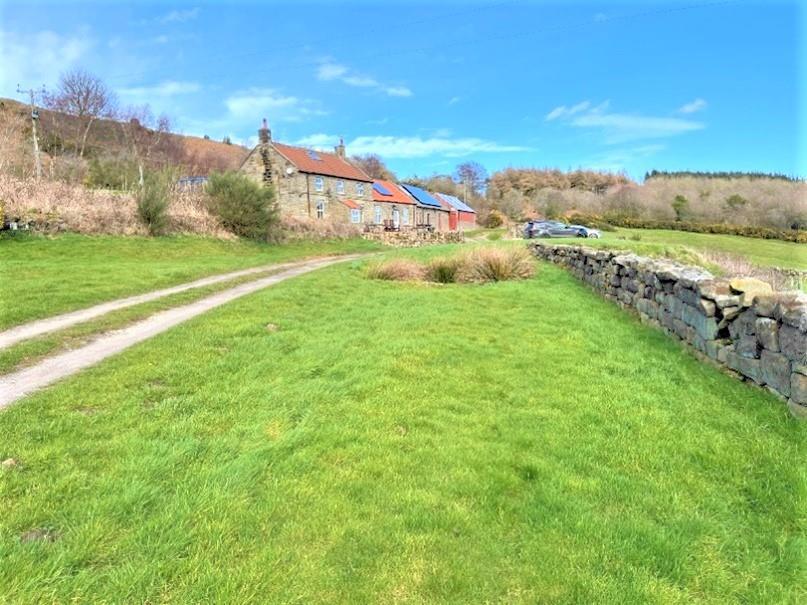 Topstone Farm, Aislaby 5 bed semidetached house £1,800 pcm (£415 pw)