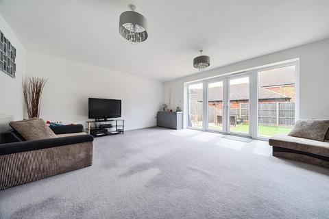 4 bedroom townhouse for sale - Village Road, Wouldham, Rochester
