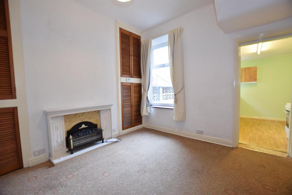 Hampton Road, Scarborough 3 bed terraced house £750 pcm (£173 pw)