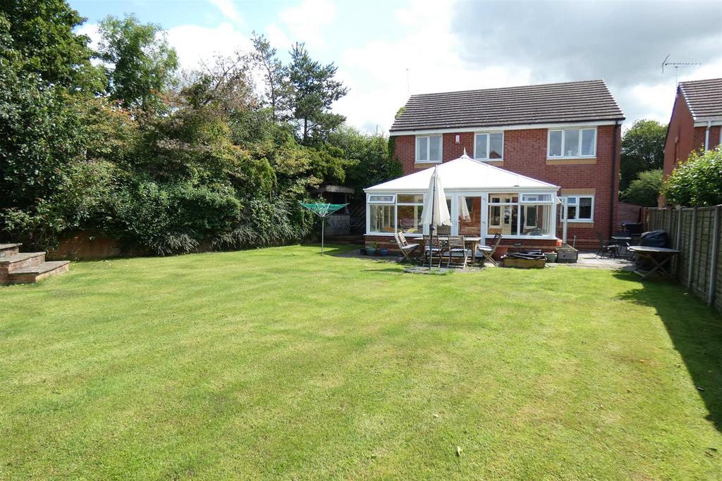 Warwick Avenue, Cheadle, StokeOnTrent 4 bed detached house for sale