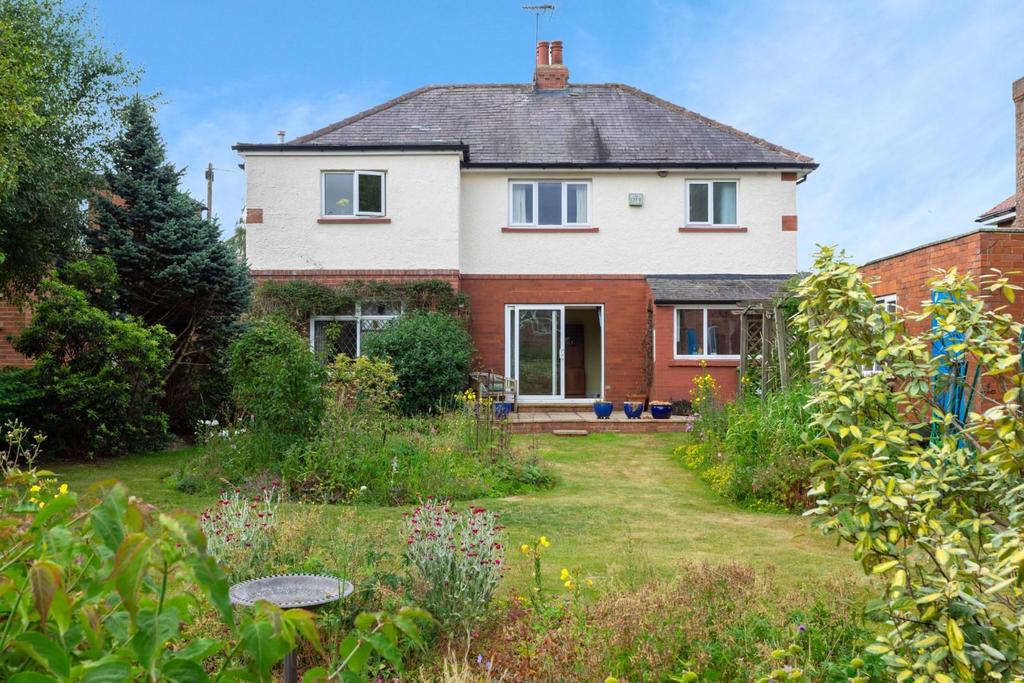 King Lane, Leeds LS17 4 bed detached house for sale £600,000