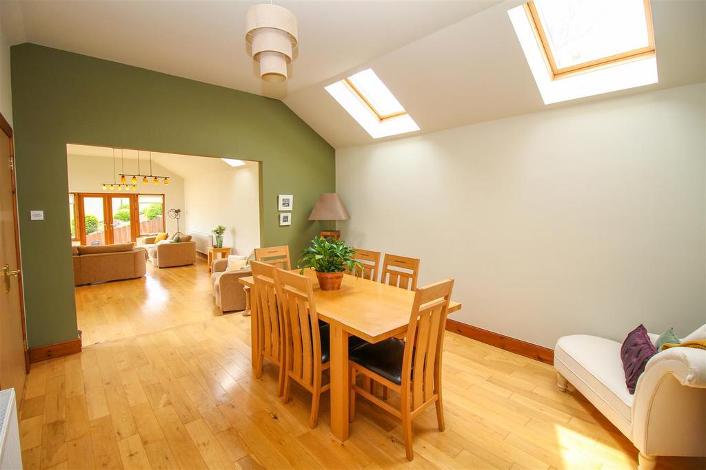 Longhope Drive, Hawick 3 bed detached house £340,000