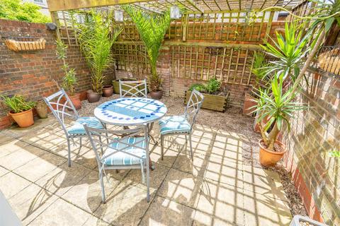 19 Barbers Gate, Poole, BH15 1ZA