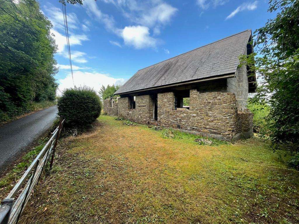 Mydroilyn, Nr Aberaeron, SA48 1 bed property with land for sale £325,000