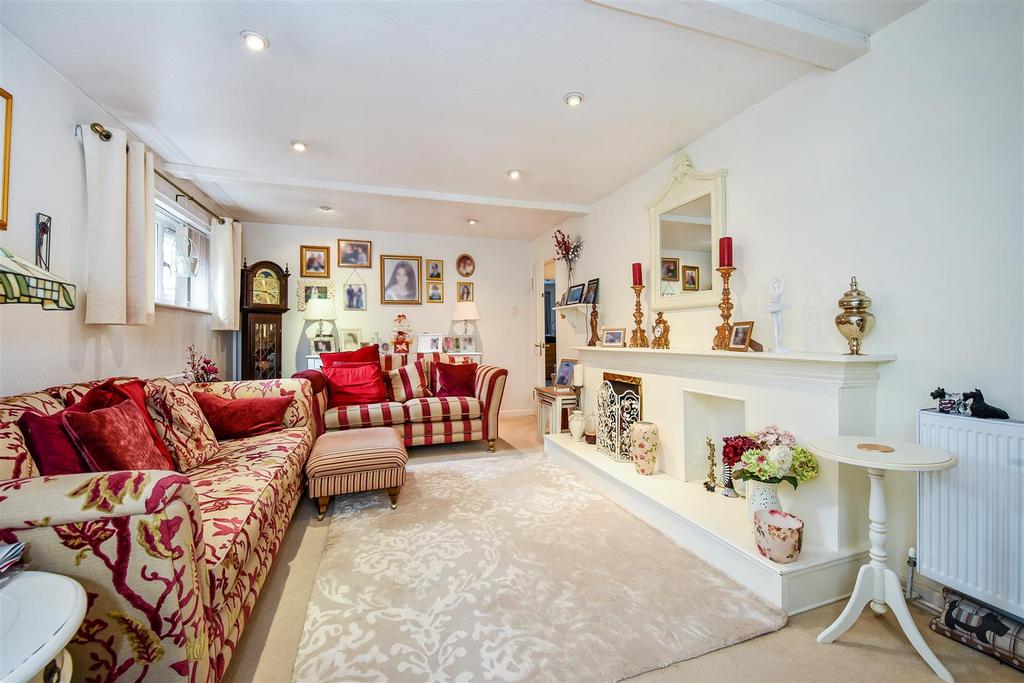 Ringwood Drive, North Baddesley, Hampshire 2 bed detached bungalow for