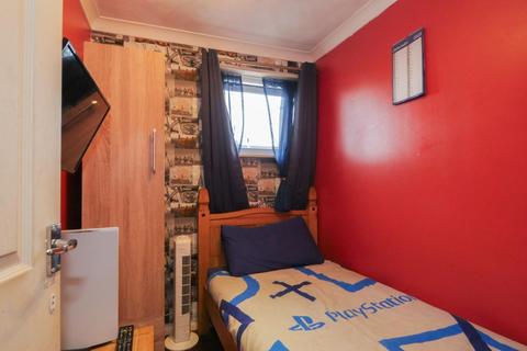 5 Ashby View, Leeds, LS13 3AG