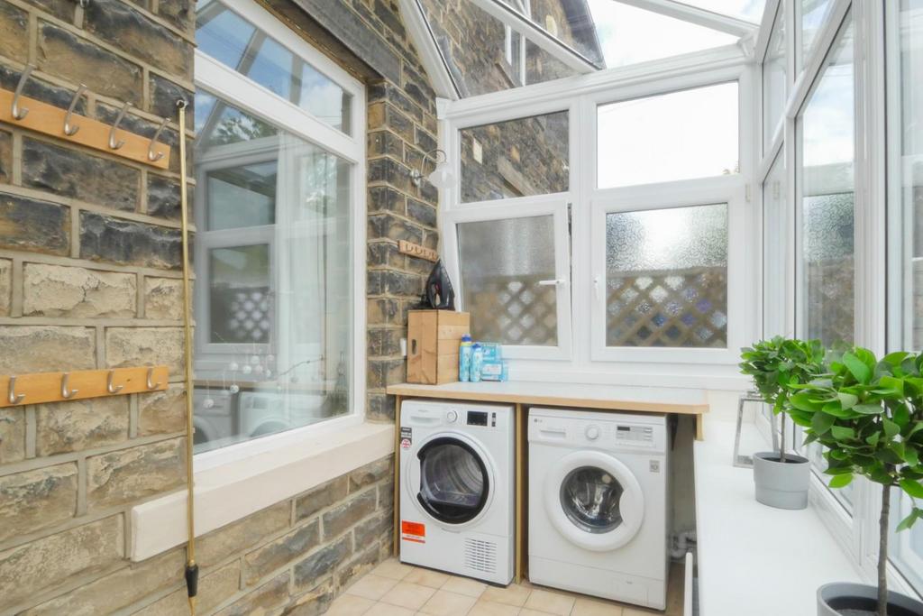 Utility room/conservatory