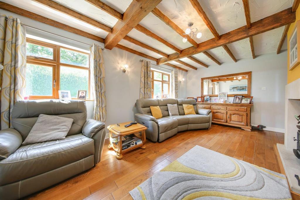 10 Living Room.jpg