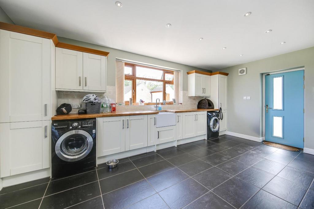8 Utility Room.jpg