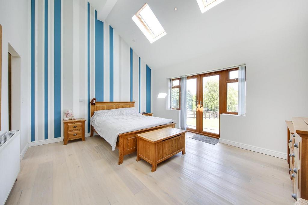 11 Master Bedroom.jpg