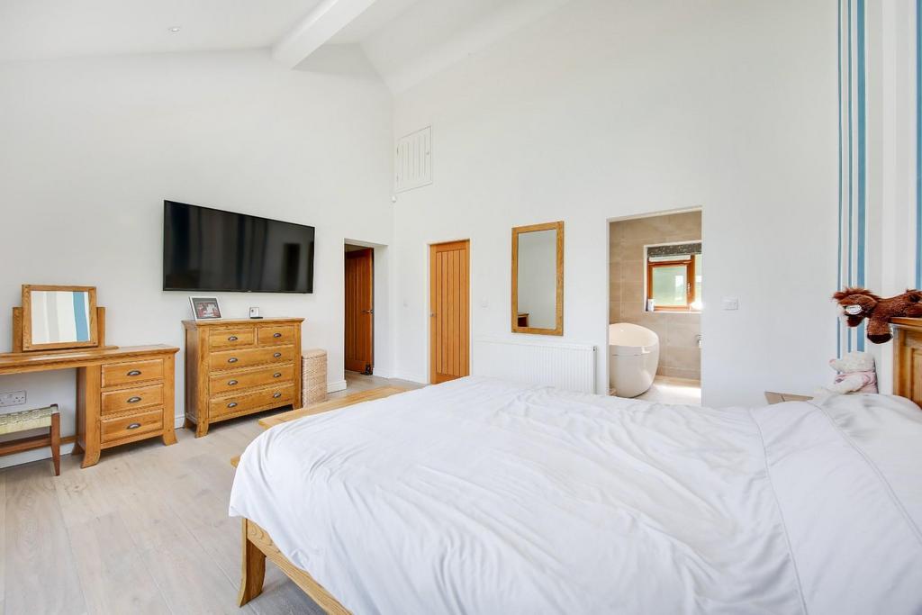 12 Master Suite.jpg