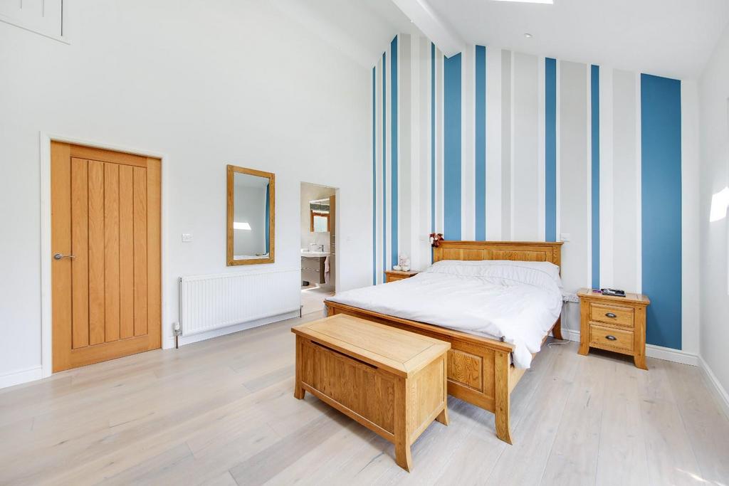 13 Master Suite.jpg