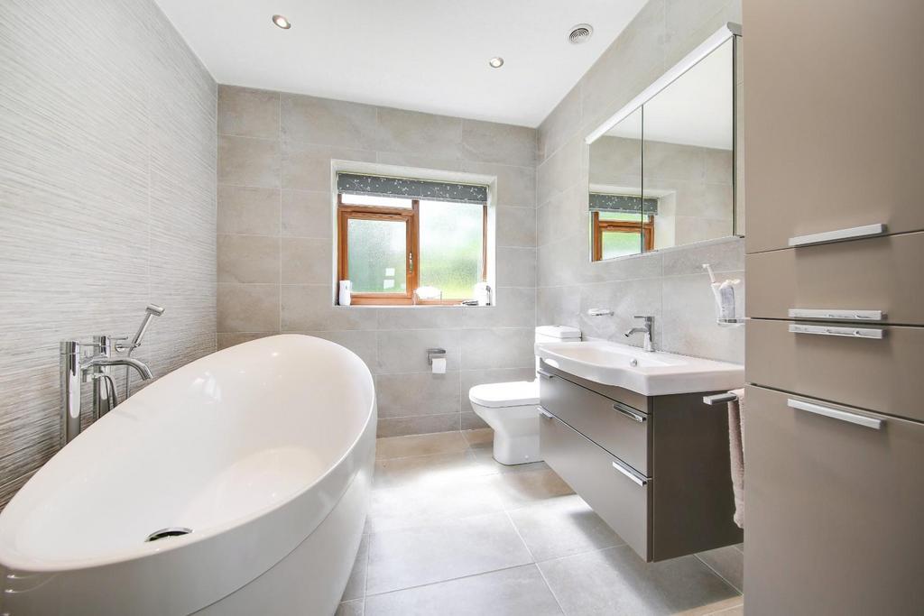 14 Ensuite.jpg
