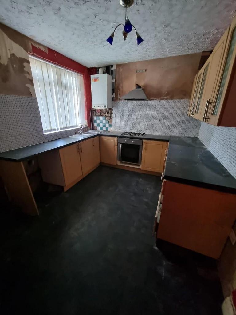 25 Dumbell kitchen.JPG