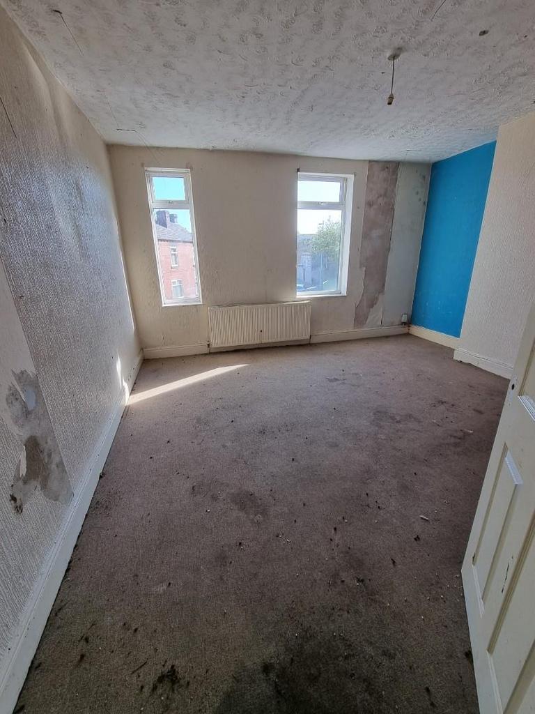 25 Dumbell bedroom.JPG