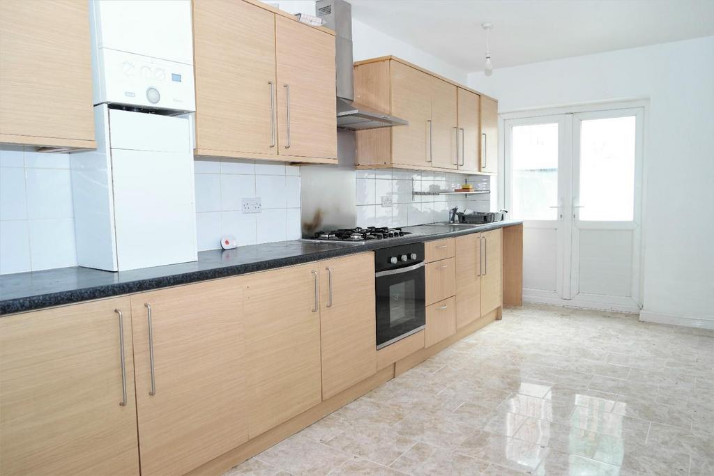 Lower Road, Belvedere 4 bed house £1,900 pcm (£438 pw)