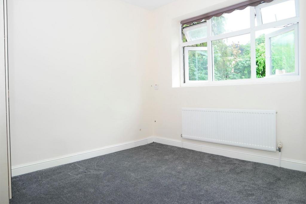Lower Road, Belvedere 4 bed house £1,900 pcm (£438 pw)