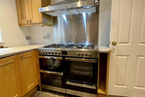 19 Latimer Road, Godalming, GU7 1BW
