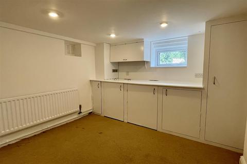 19 Latimer Road, Godalming, GU7 1BW