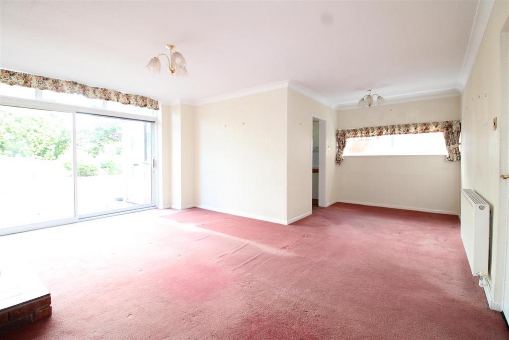 Portland Drive, Stourbridge 3 bed semidetached house for sale £315,000