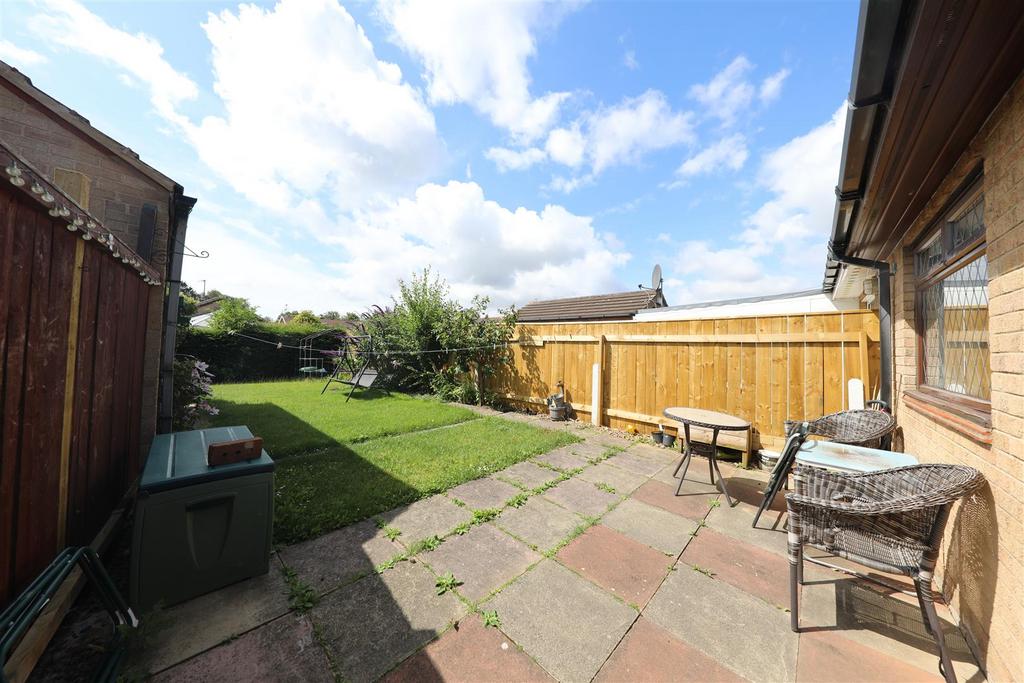 The Queensway, Hull 2 bed semidetached bungalow for sale £130,000