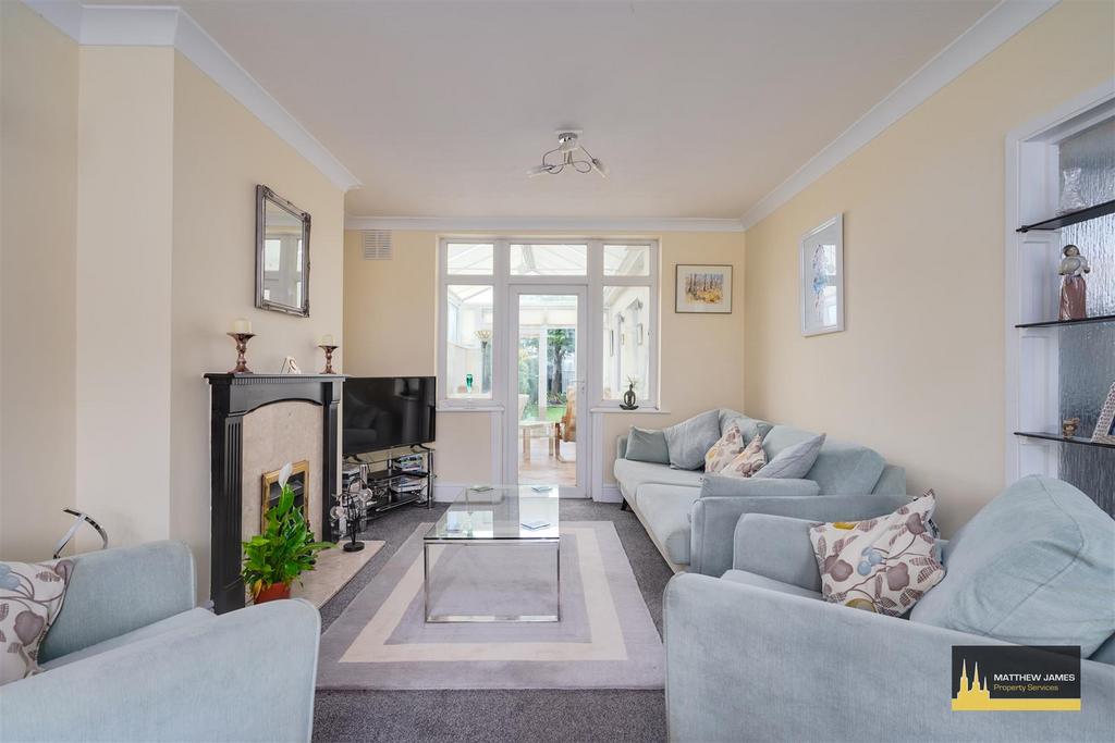 Woodclose Avenue, Coundon, Coventry 3 bed end of terrace house £