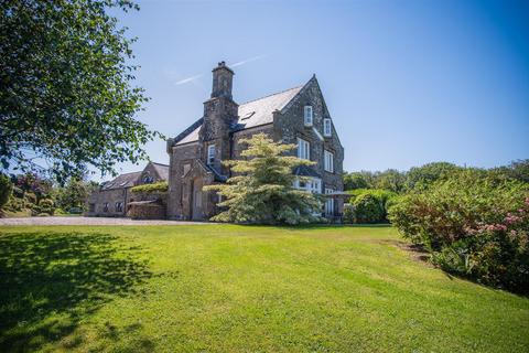 8 bedroom property with land for sale - Cyffig, Whitland