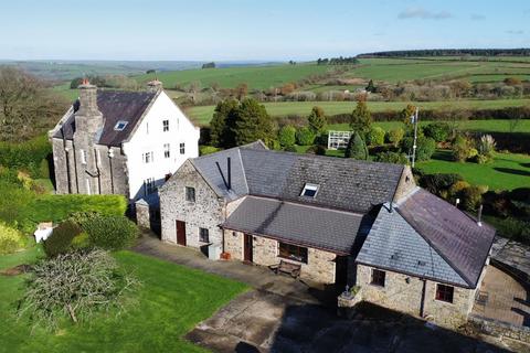 8 bedroom property with land for sale - Cyffig, Whitland