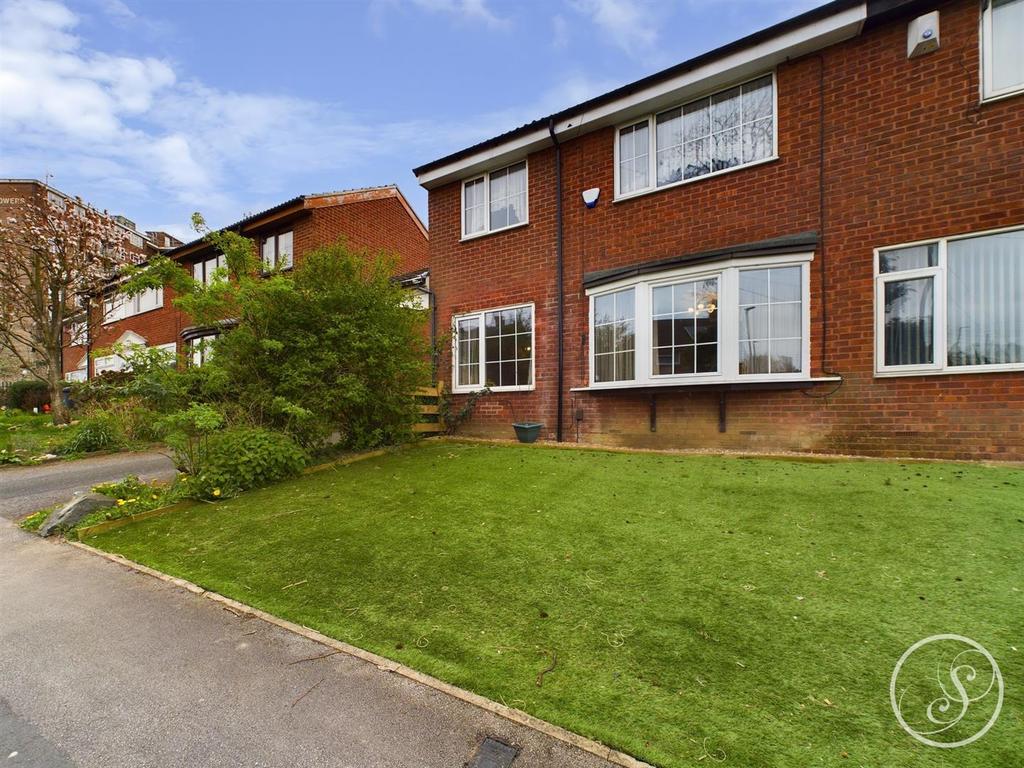 Larkhill Road, Leeds 3 bed end of terrace house for sale £200,000