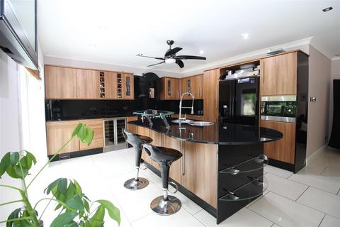 5 bedroom detached bungalow for sale - Wainfleet Road, Skegness