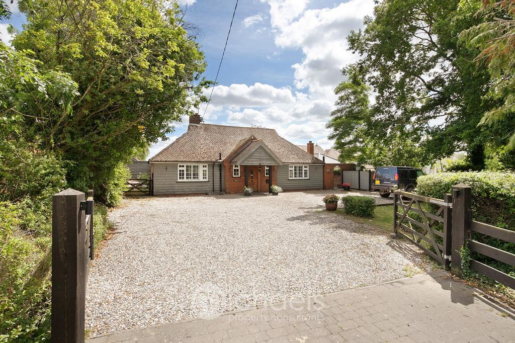 Braintree Road, Shalford, Braintree, CM7 4 bed detached bungalow for